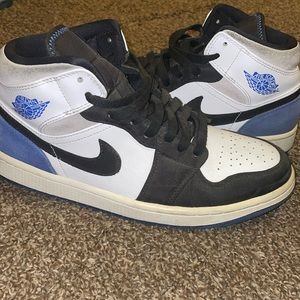 Air Jordan 1 mid ‘Royal Black Toe’